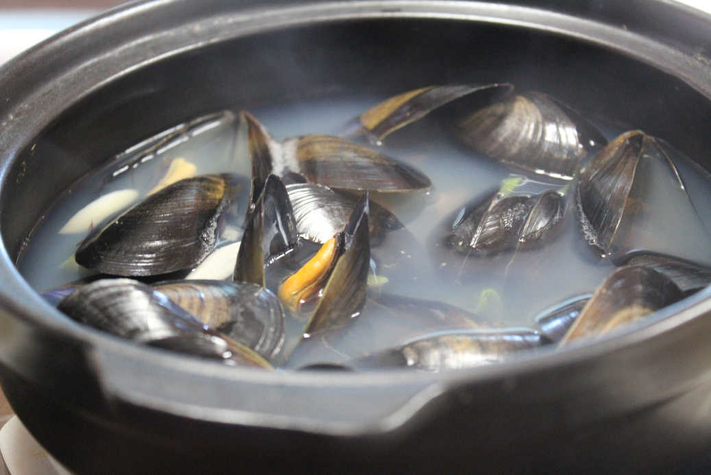 Korean mussel soup
